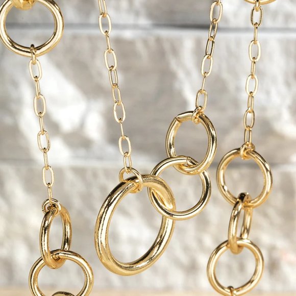 Layered Interlinked Ring Hoop Necklace - Picture 4 of 6